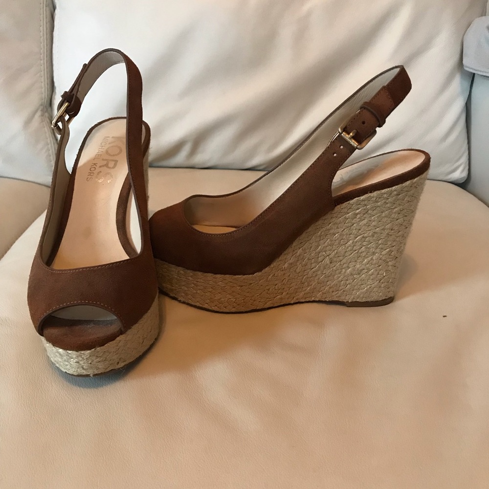 Kors Michael Kors Wedge Sandal. - Picture 5 of 11